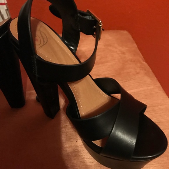 Delicious Platform Black Heels - Picture 4 of 6